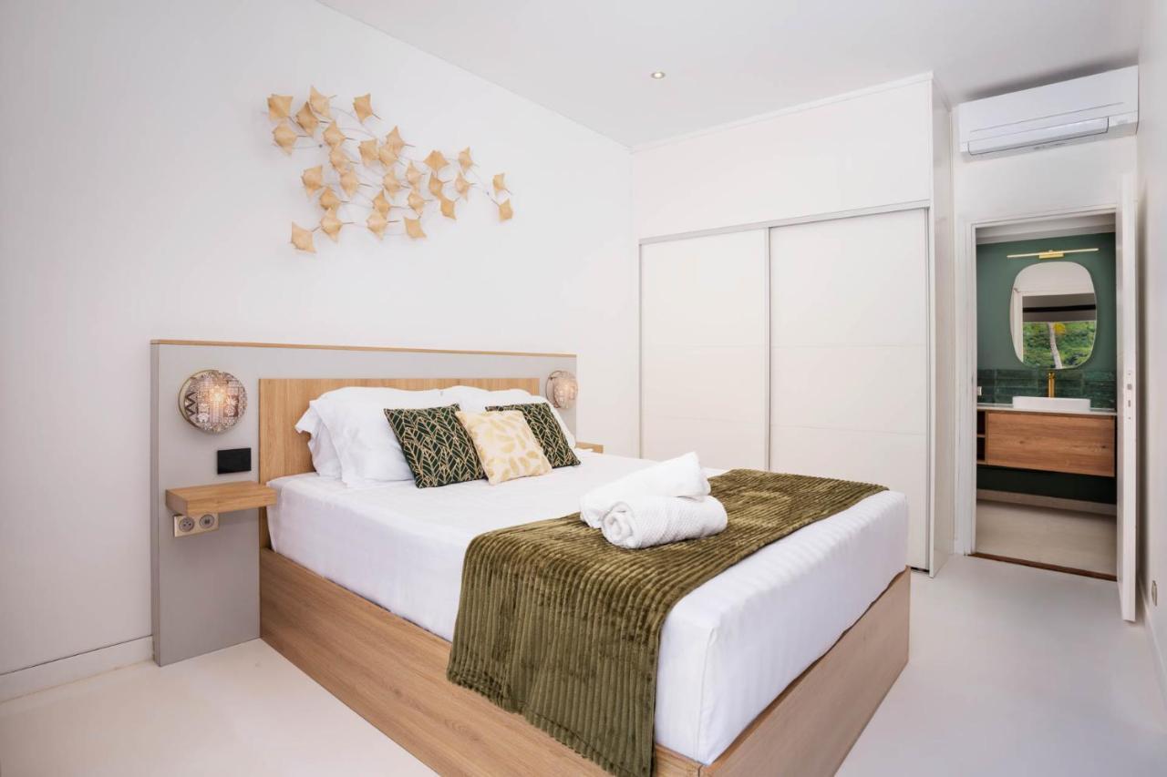 Cook'S Bay Hotel & Suites Paopao Bagian luar foto