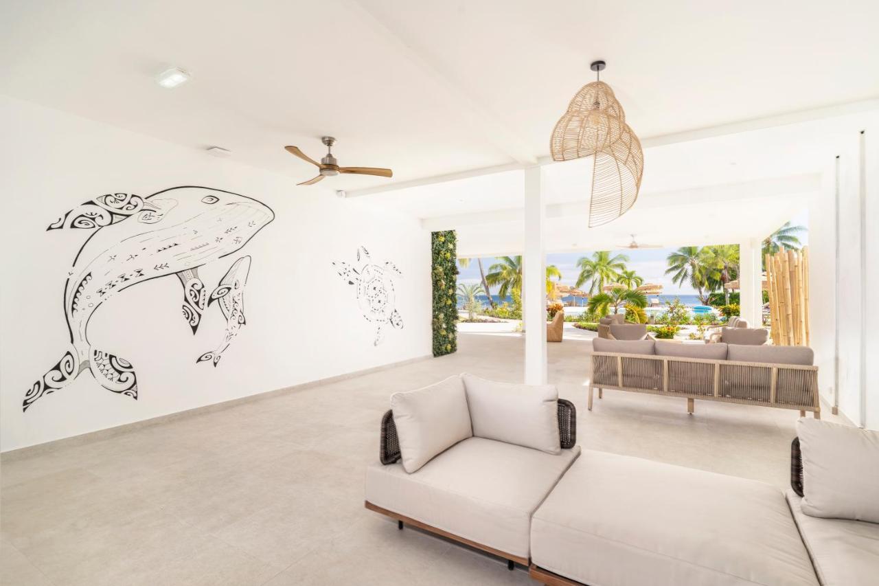 Cook'S Bay Hotel & Suites Paopao Bagian luar foto