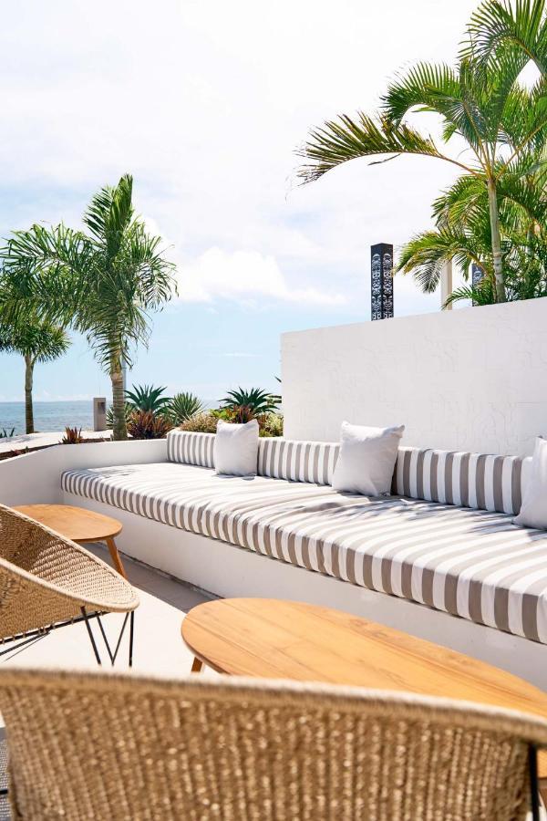 Cook'S Bay Hotel & Suites Paopao Bagian luar foto