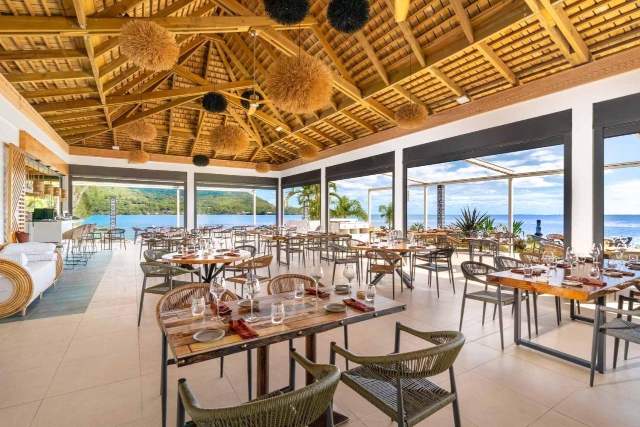 Cook'S Bay Hotel & Suites Paopao Bagian luar foto