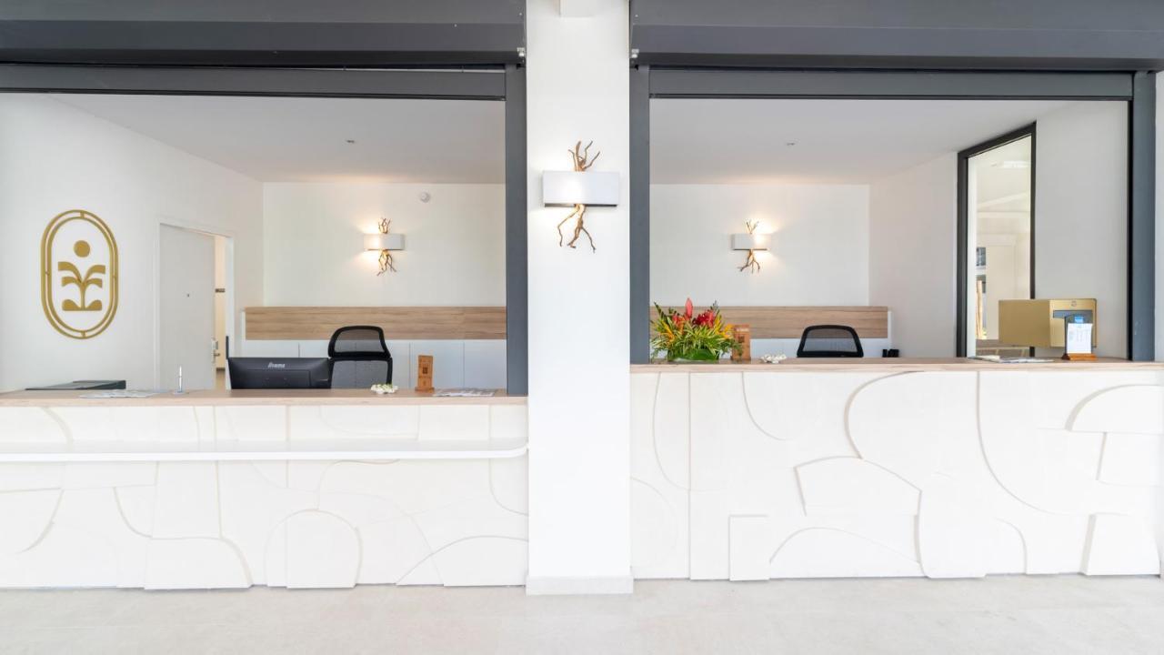 Cook'S Bay Hotel & Suites Paopao Bagian luar foto
