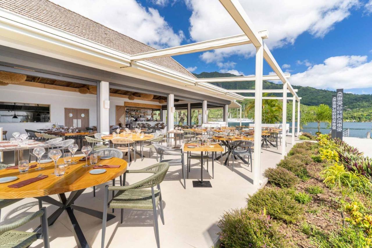 Cook'S Bay Hotel & Suites Paopao Bagian luar foto
