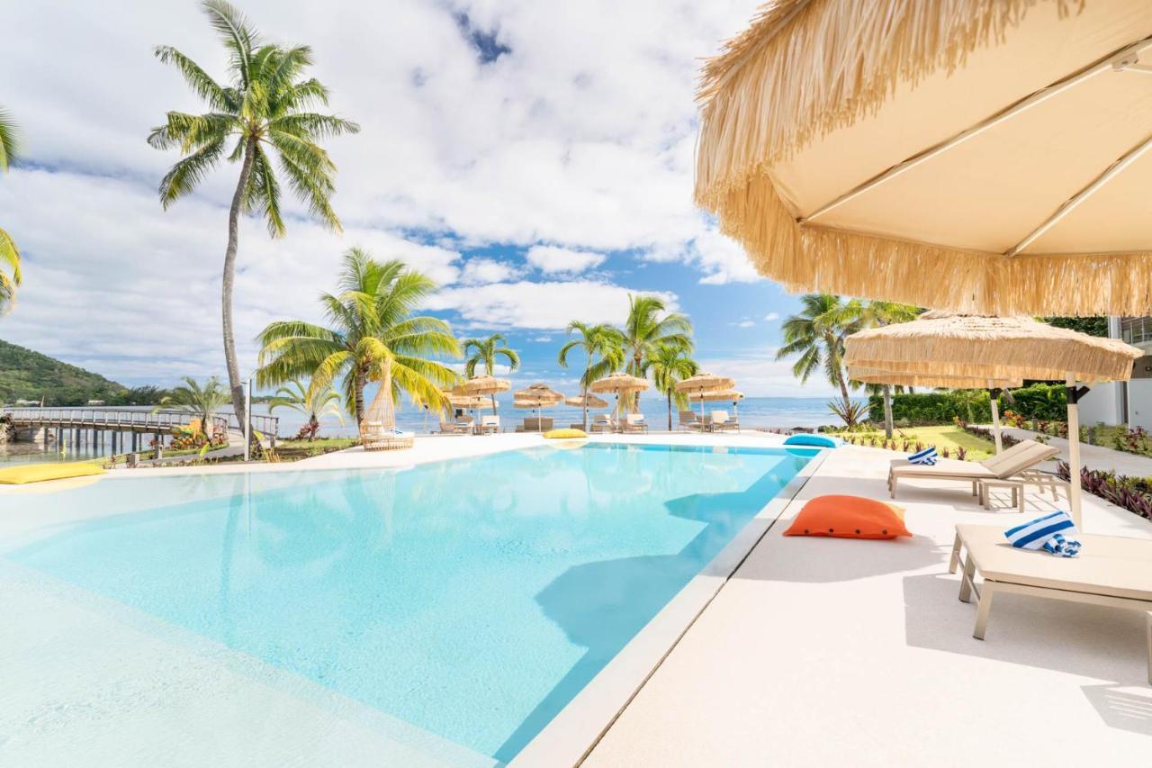 Cook'S Bay Hotel & Suites Paopao Bagian luar foto