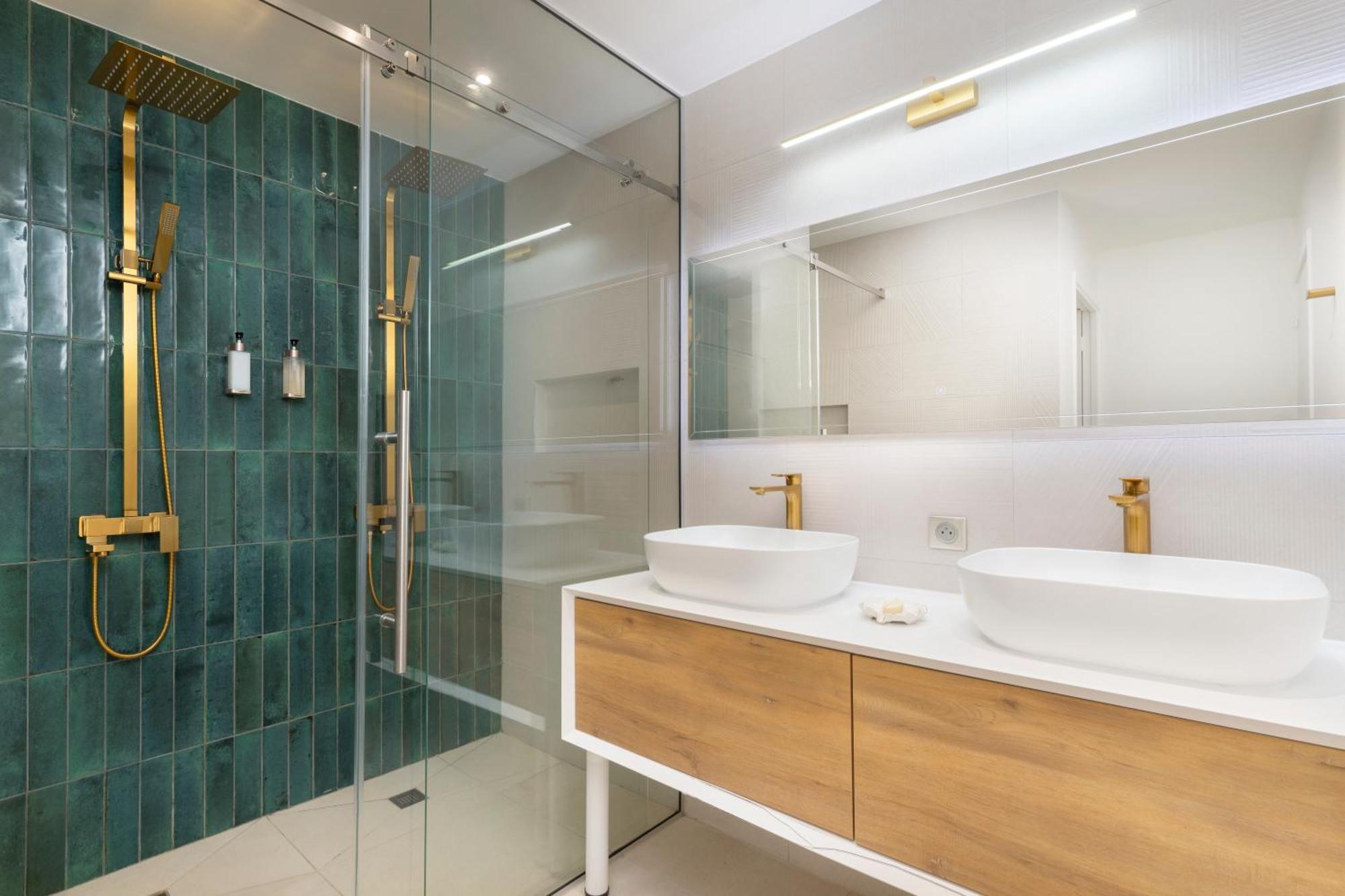 Cook'S Bay Hotel & Suites Paopao Bagian luar foto