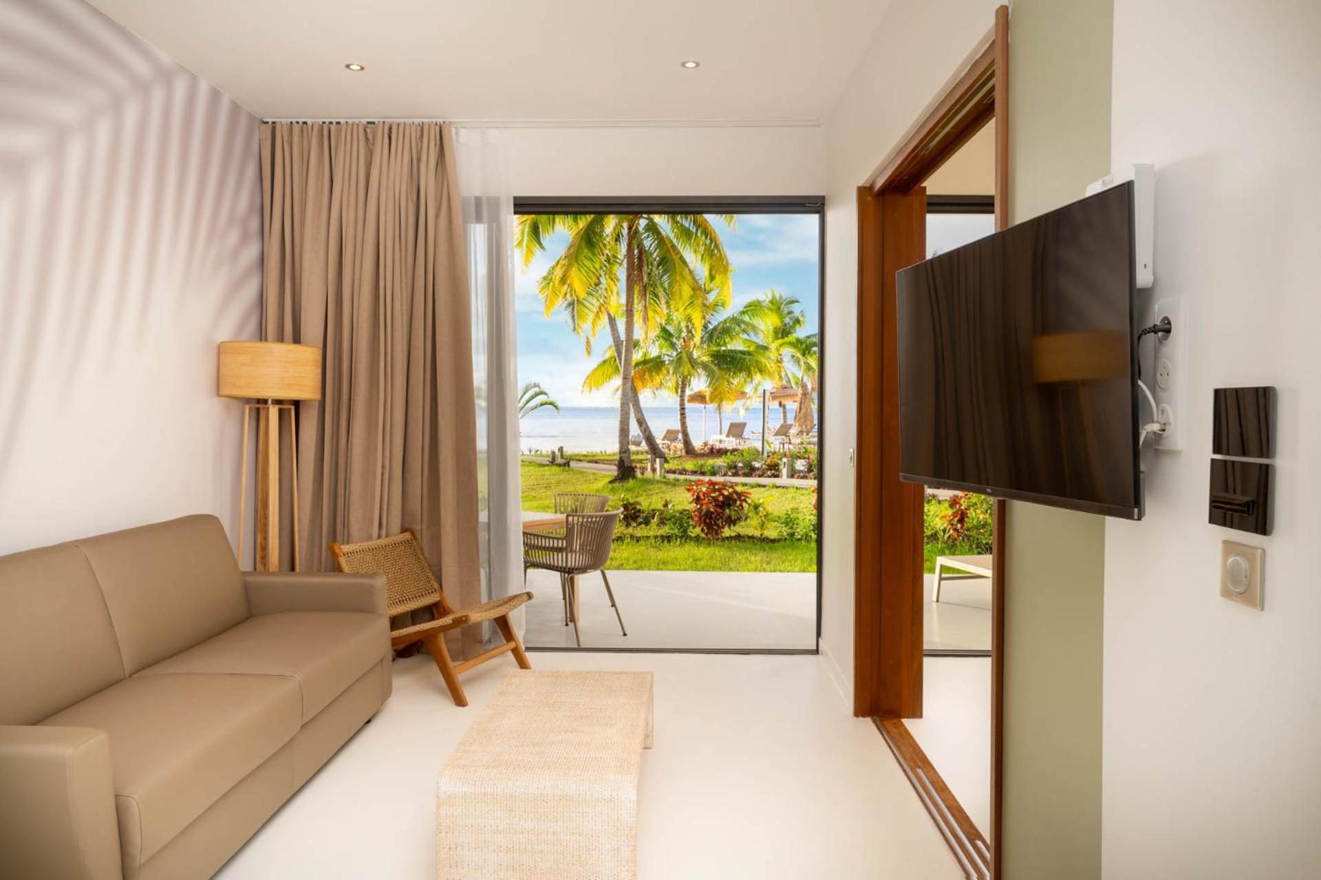 Cook'S Bay Hotel & Suites Paopao Bagian luar foto