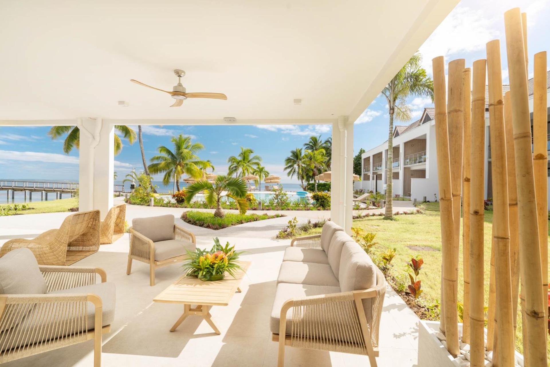 Cook'S Bay Hotel & Suites Paopao Bagian luar foto