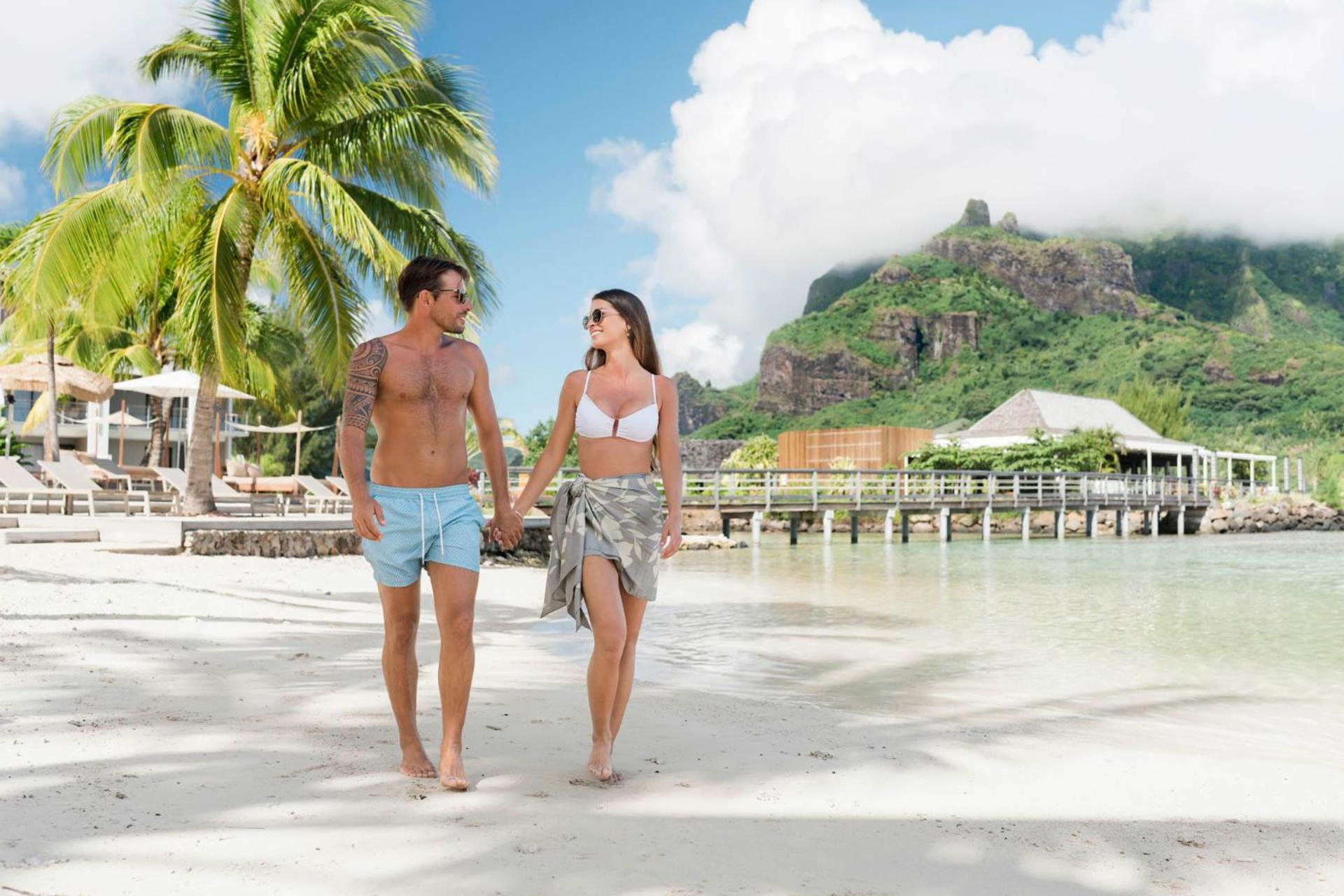 Cook'S Bay Hotel & Suites Paopao Bagian luar foto