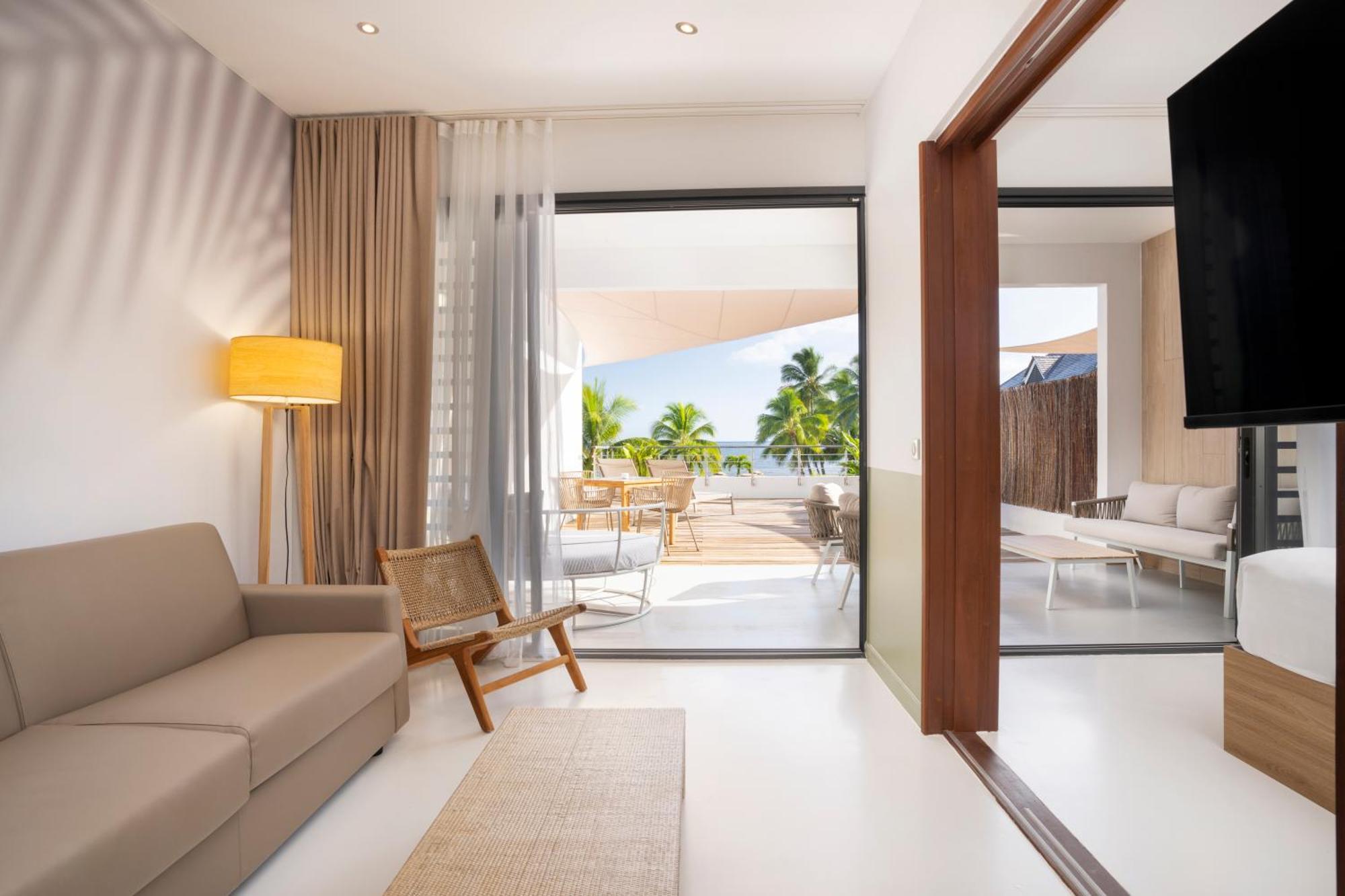 Cook'S Bay Hotel & Suites Paopao Bagian luar foto